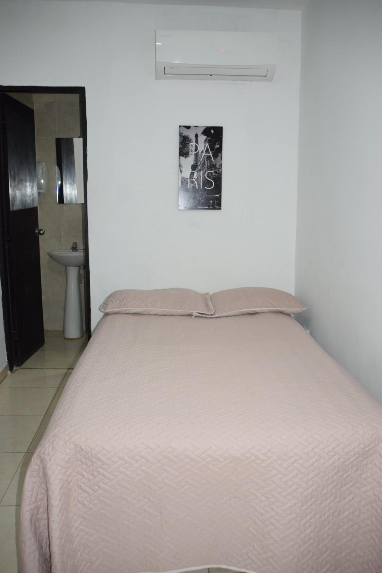 Hotel Barcelona Монтерия Экстерьер фото